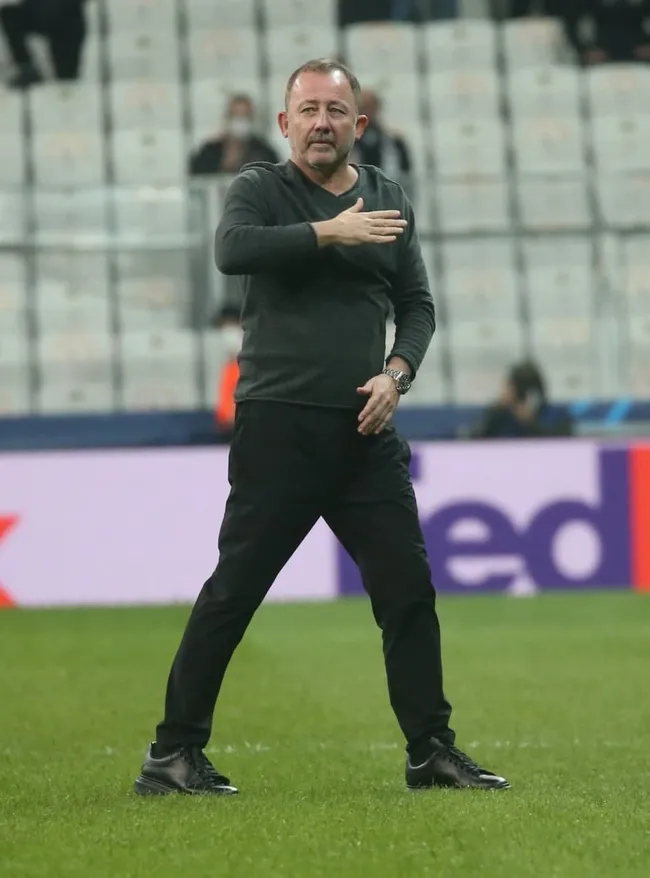 BEŞİKTAŞ HABERLERİ: Beşiktaş taraftarından Sporting maçı sonrası Sergen Yalçın'a büyük destek! - 1