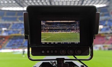 'VAR' krizi ortaya çıktı! Telefonunu şarja takmış