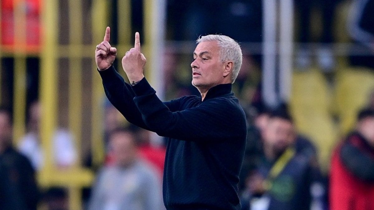 Şok Gelişme! Jose Mourinho'ya Suudi Arabistan'dan Bonservis Ödemeden Kaçırılacak Teklif! Fenerbahçe'deki Geleceği Ne Olacak?