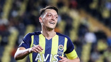 Fenerbahçe taraftarından yönetime Mesut Özil isyanı! "Paralarımızı geri verin!"