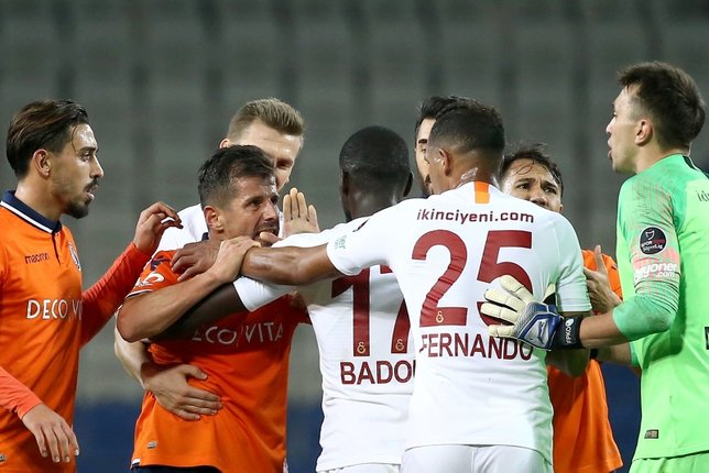 Galatasaray Fenerbahce Derbisinde Buyuk Kavga Foto Galerisi Finansgundem Com