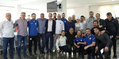 Özdilek, futbolcularla vedalaştı