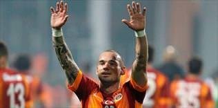 Müjde! Sneijder kalıyor