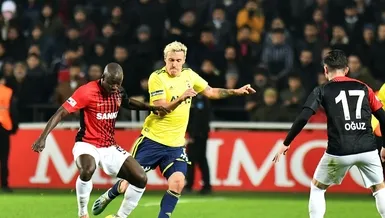 Gül de tribünde