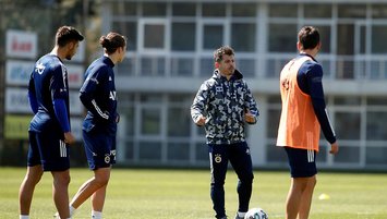 Fenerbahçe'de Emre Belözoğlu ekibini kurdu!