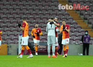 Galatasaraylı Muslera ilk maçında olay oldu!