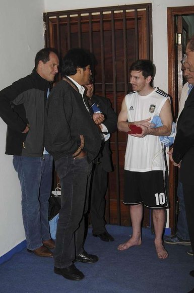 Morales’ten Messi’ye hediye