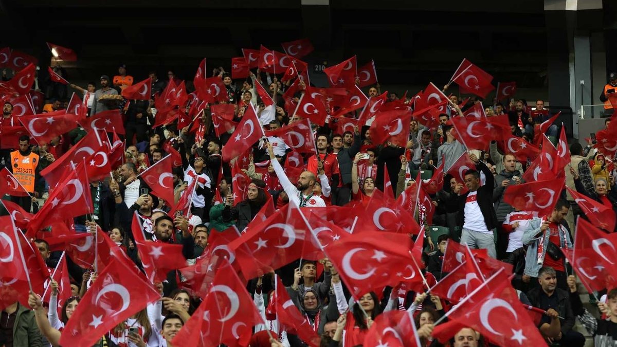 Türkiye-Romanya maçının biletleri genel satışa çıktı