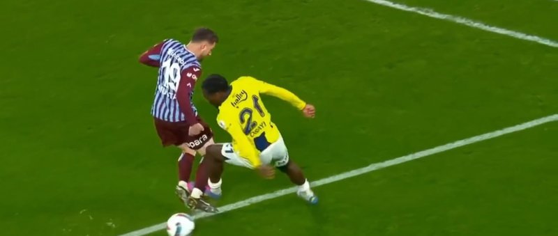 fenerbahce-trabzonspor-macinda-penalti-karari-1743960112415.jpg