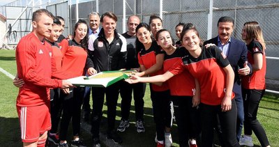 Kadın futbolculardan Sivasspor'a ziyaret