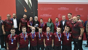 Alkışlar Fenerbahçe'ye