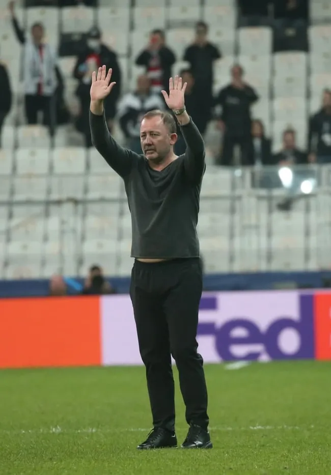 BEŞİKTAŞ HABERLERİ: Beşiktaş taraftarından Sporting maçı sonrası Sergen Yalçın'a büyük destek! - 2