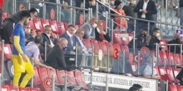 335 kişi tribündeydi