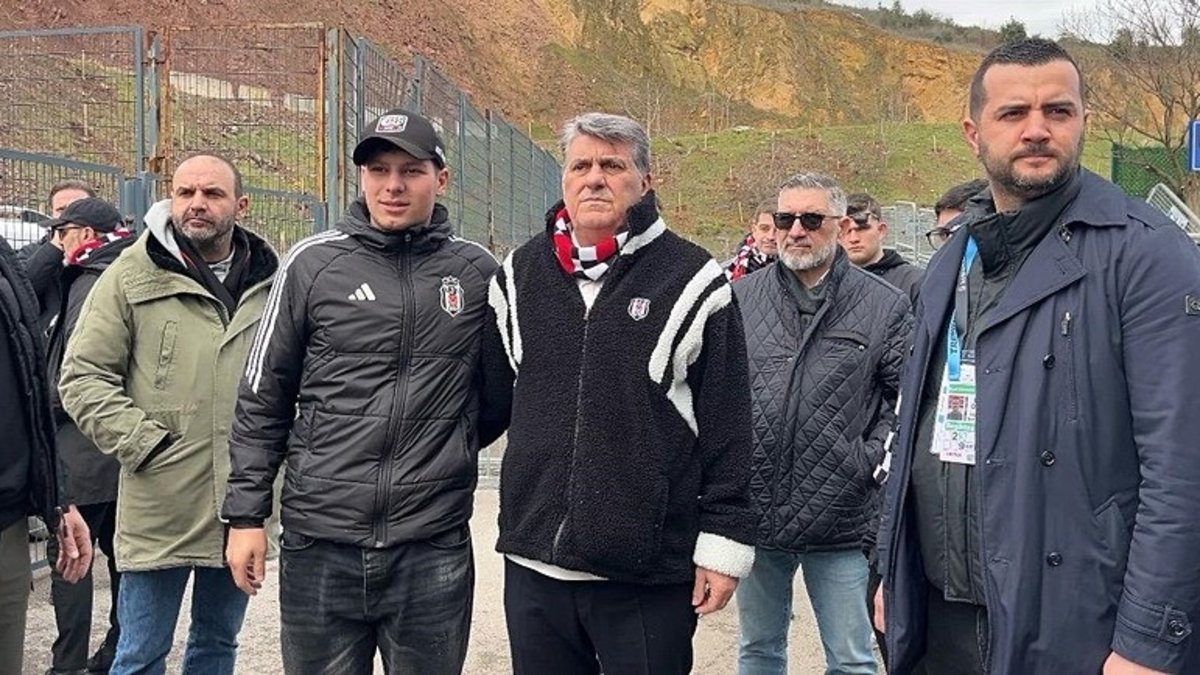 Serdal Adalı, Kocaeli deplasmanında taraftarlarla tribüne girdi!