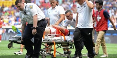 Benfica'da sakatlık şoku! Golcü oyuncu sedyeyle çıktı