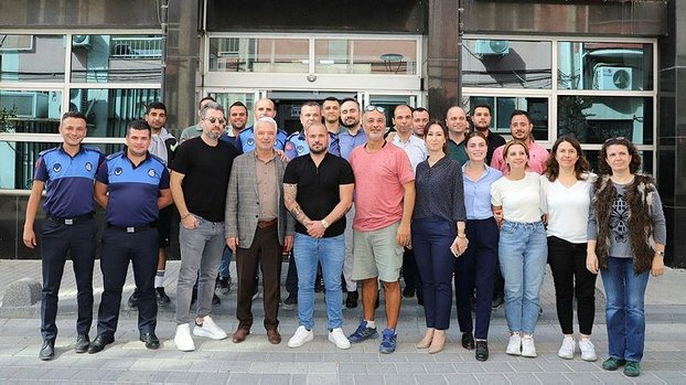 Eski Galatasaraylı Wesley Sneijder Saruhanlı Belediyesi'ni ziyaret etti