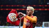 Barış Alper uçuyor