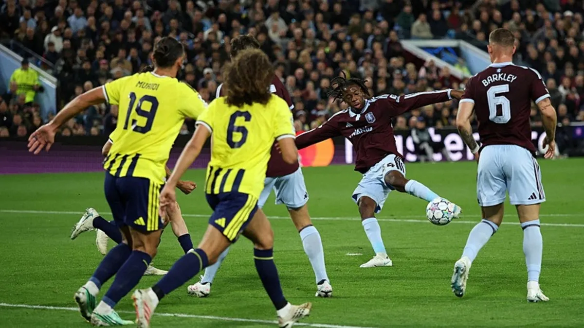 Aston Villa Fenerbahçe karşısında farkı açtı