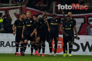 Son dakika spor haberi: Samatta ilk Avrupa maçında gol attı Fenerbahçe taraftarı çıldırdı