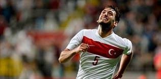 Hakan Çalhanoğlu iki golle coşturdu