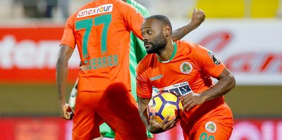 Vagner Love, Cenk Tosun'u geçti