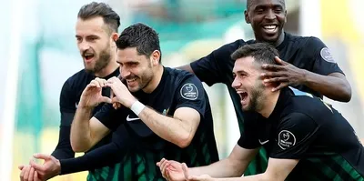 Akhisar evinde güldü