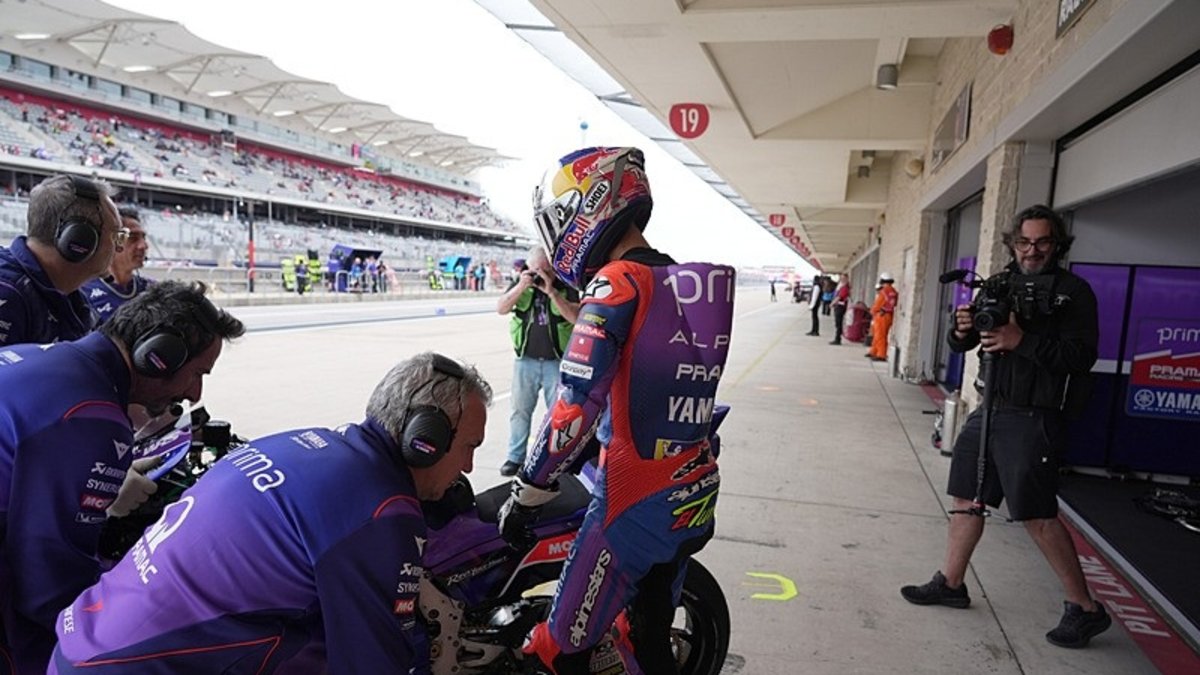 Toprak Razgatlıoğlu sprint yarışında bırakmak zorunda kaldı!