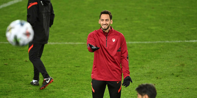 Hakan Calhanoglu Ndan Galatasaray A Sicak Mesaj Transfer Son Dakika Galatasaray Haberleri