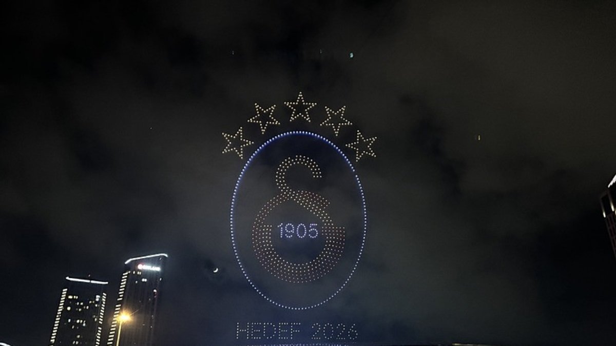 Galatasaray'dan görsel şölen! 5. yıldız drone'larla kutlandı