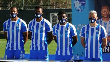 Erzurumspor 9 yeni transferi için imza töreni düzenledi