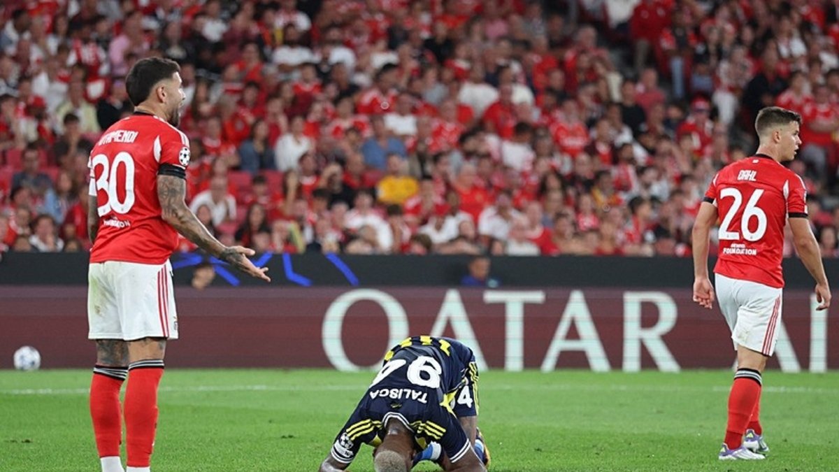 Fenerbahçe Benfica karşısında 10 kişi kaldı! Anderson Talisca... Fenerbahçe Benfica karşısında 10 kişi kaldı! Anderson Talisca...
