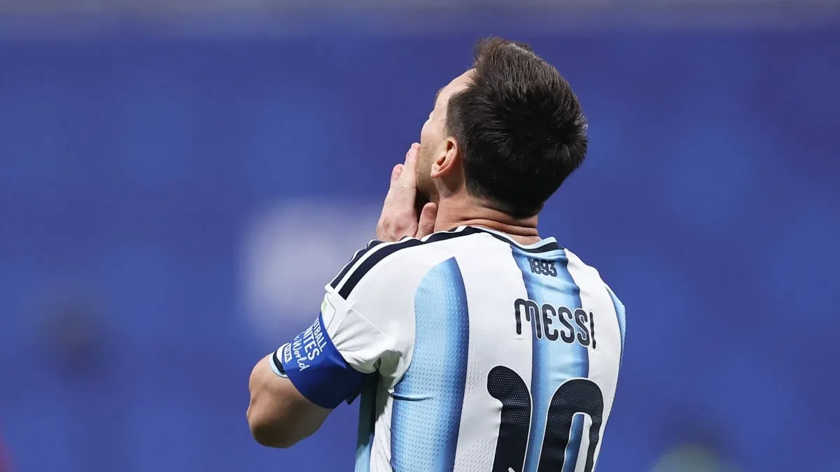 Arjantin'de Lionel Messi penaltıyı gole çeviremedi!
