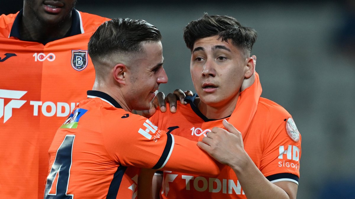 Galatasaray Başakşehir'in yıldızını radarına aldı! Transfer savaşı kapıda Galatasaray Başakşehir'in yıldızını radarına aldı! Transfer savaşı kapıda