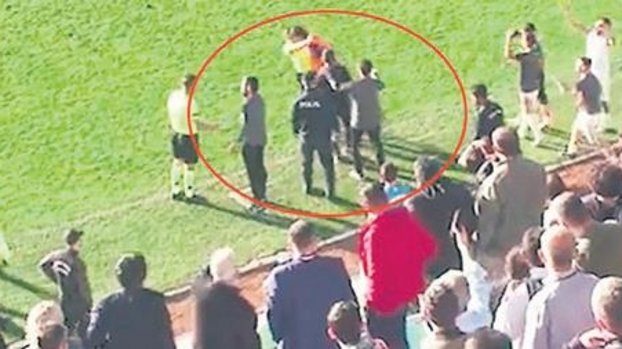 Kırmızı gördü kafayı attı!