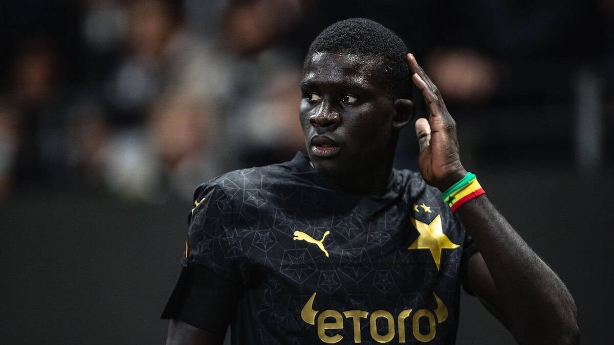 Fenerbahçe'ye Malick Diouf şoku! Transferi resmen açıklandı Fenerbahçe'ye Malick Diouf şoku! Transferi resmen açıklandı