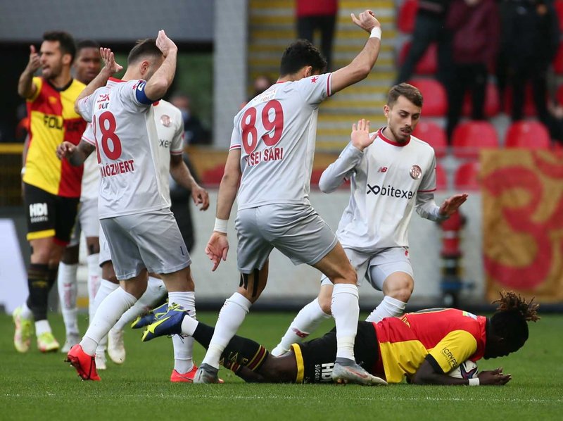 antalyaspor-goztepe-maci-canli-izle-ne-zaman-ve-hangi-kanalda-1764481212401.jpeg Antalyaspor-Göztepe maçları