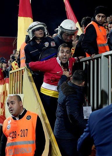 Göztepe - Beşiktaş maçında tek tek gözaltı yaptırdı