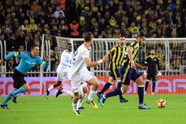 Fenerbahçe taraftarından maça yoğun ilgi