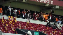 Maç bitiminde tribüne çağırdılar