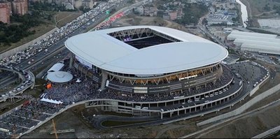 Arena’da ışıklar kapanıyor!