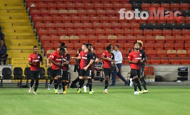 Gazişehir-Beşiktaş maçından kareler