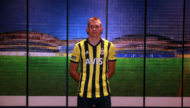 Szalai’den 4.5 yıllık imza
