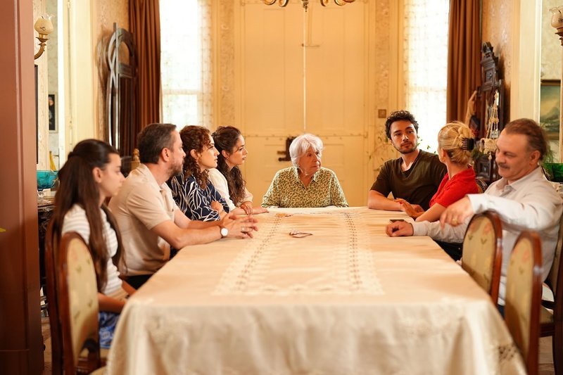 aile-saadeti-yeni-bolum-fragmani-izle-aile-saadeti-4-bolum-fragmani-tikla-izle-1751280136348.jpg