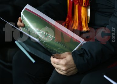 Galatasaray yedek kulübesinde dikkat çeken ayrıntı!