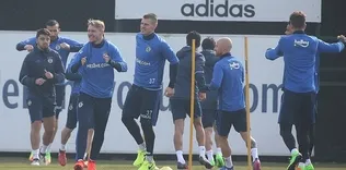 Takım Advocaat’sız çalıştı