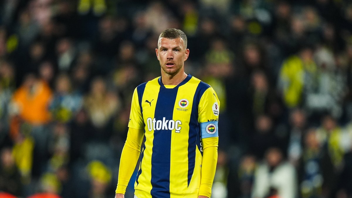 FENERBAHÇE TRANSFER HABERİ | Dzeko ile 'Tamam' mı yoksa 'Devam' mı? Yönetimden flaş karar! FENERBAHÇE TRANSFER HABERİ | Dzeko ile 'Tamam' mı yoksa 'Devam' mı? Yönetimden flaş karar!