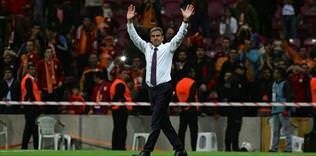 Genç isme kanca attı