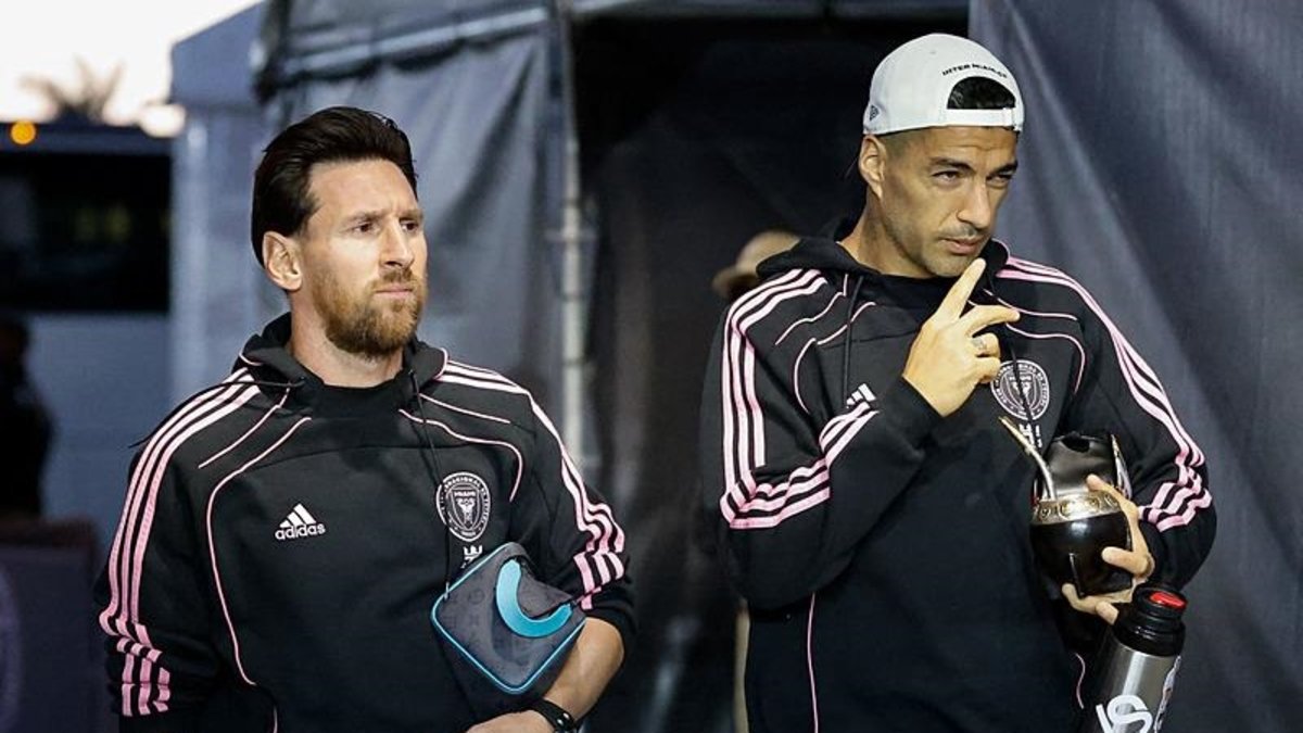 Messi ve Suarez'e ense tutma cezası