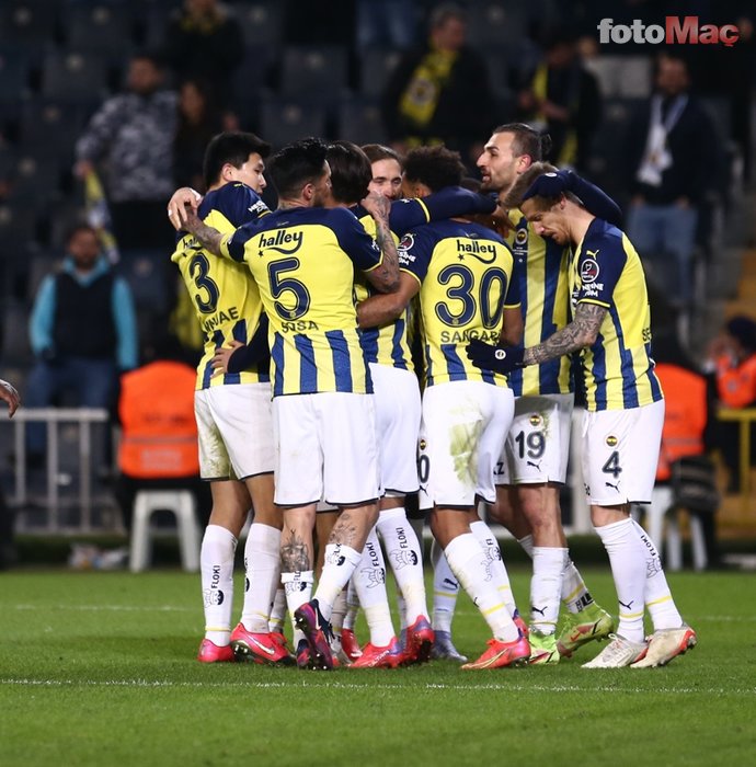 Usta yazardan Fenerbahçe yönetimine sert sözler! "Yanlış yoldalar"