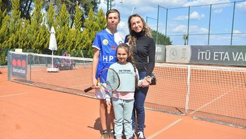 Ukrayna’dan kaçan genç tenisçi spora Adana’da devam edecek